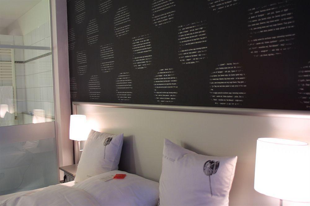 Wellings Romantik Hotel Zur Linde Moers Exterior foto