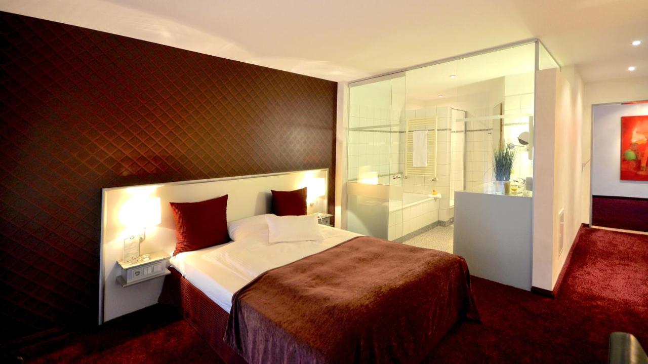Wellings Romantik Hotel Zur Linde Moers Exterior foto