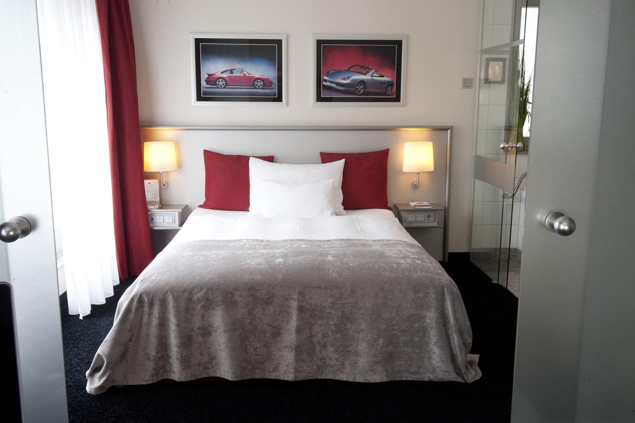 Wellings Romantik Hotel Zur Linde Moers Exterior foto
