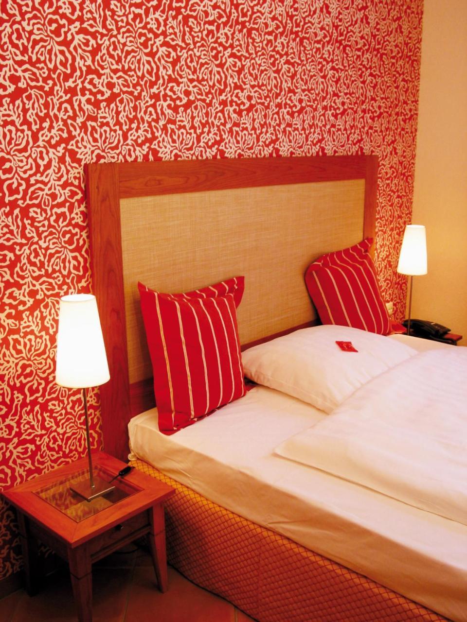 Wellings Romantik Hotel Zur Linde Moers Exterior foto